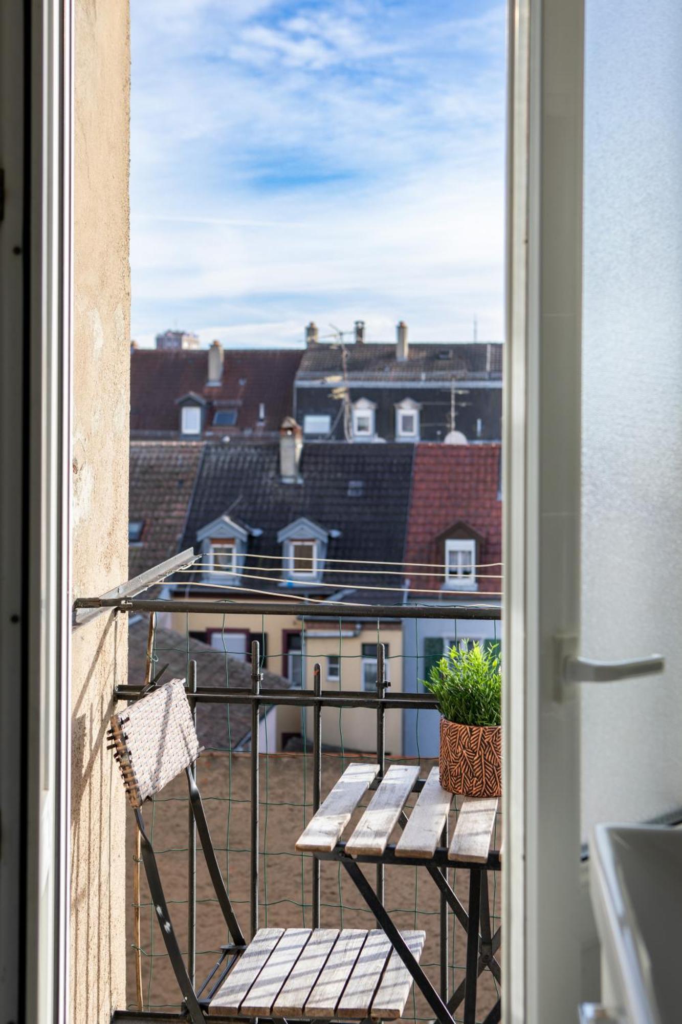 Lovely Quiet 2 Close To Center With Balcony