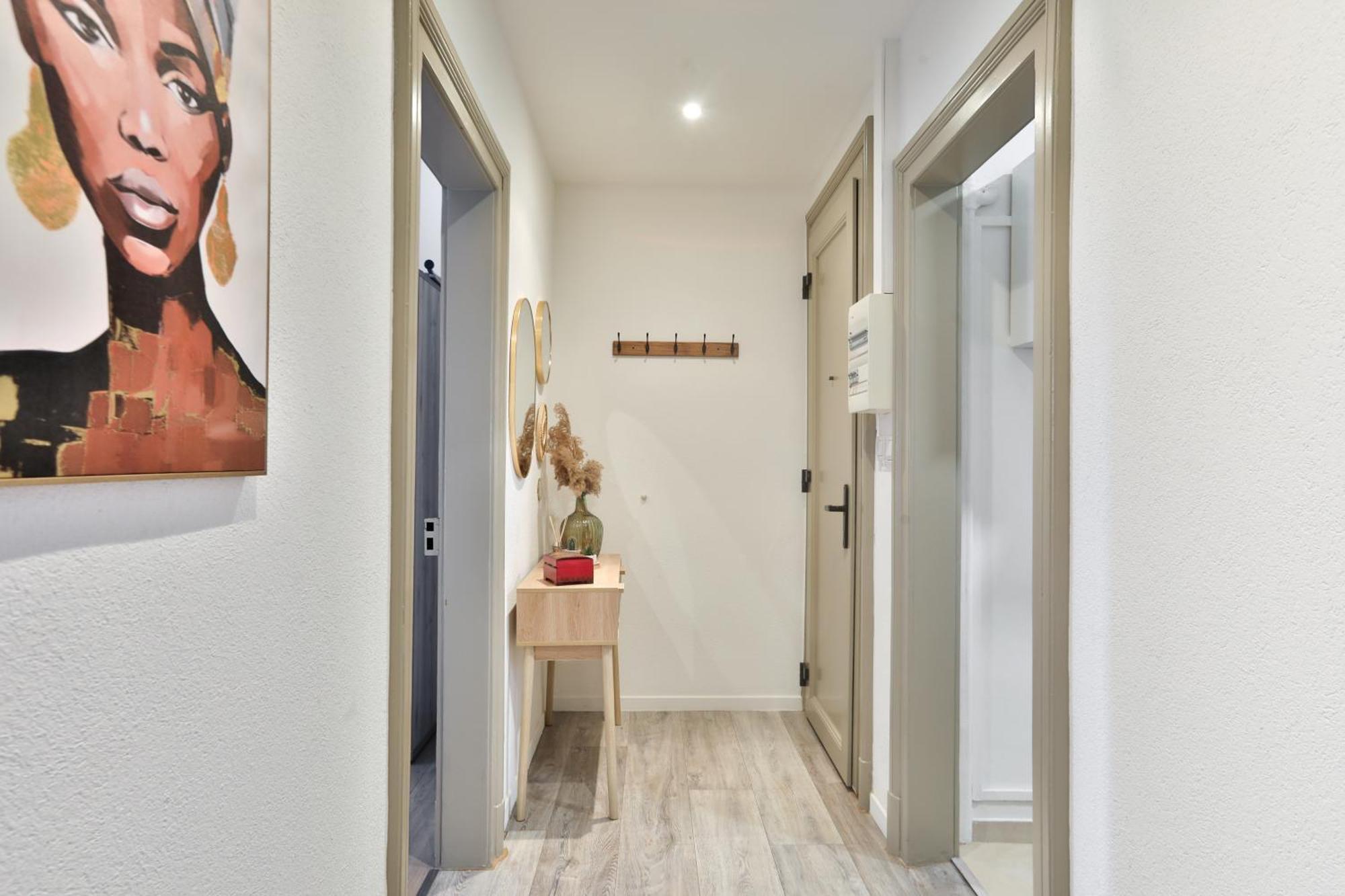 Lovely Quiet 2 Close To Center With Balcony *