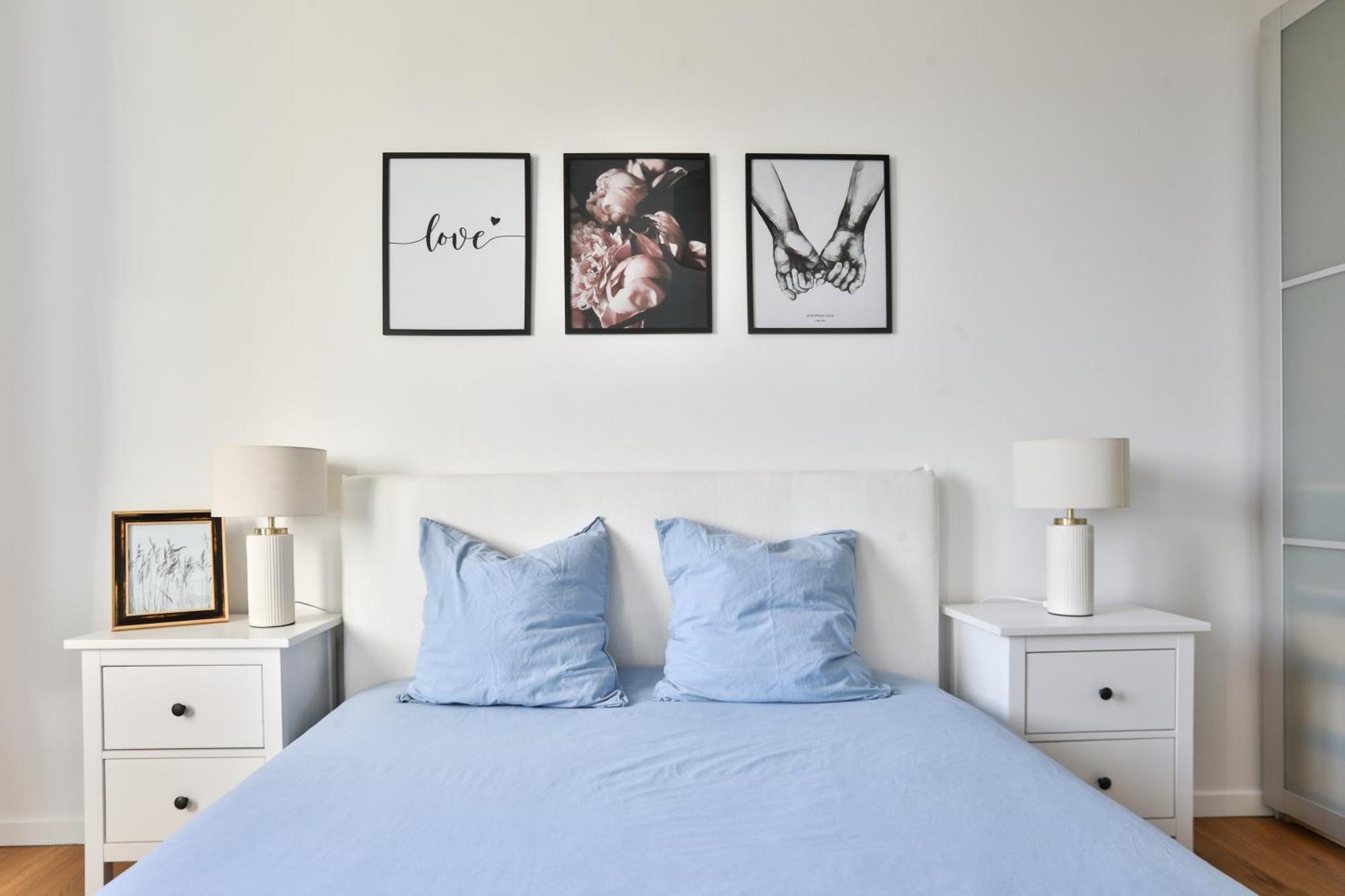 Lovely Quiet 2 Close To Center With Balcony *